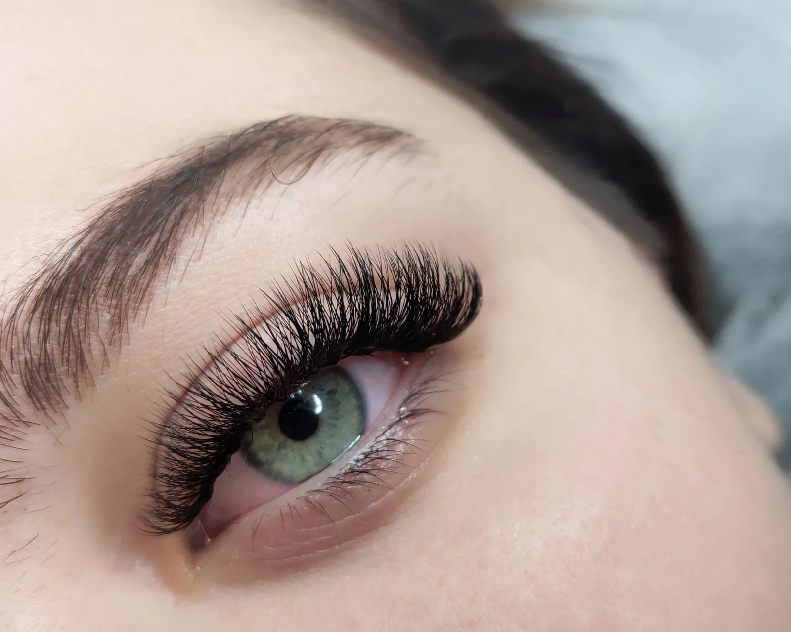 Lash Extensions vs Lash Lift: Which Fits Your Routine?